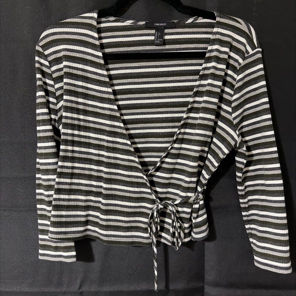Forever 21 Black and White Striped Crop Top
